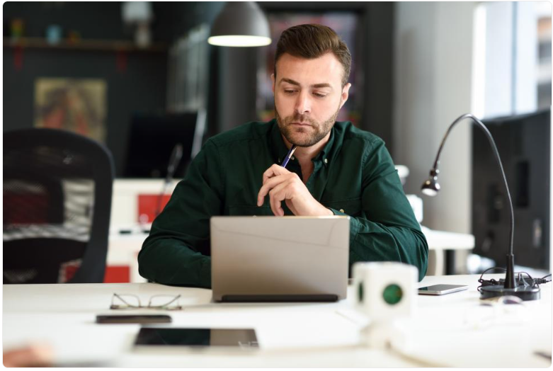 Hosting Uruguay: guía completa para emprendedores, desarrolladores y proyectos digitales en 2026 El crecimiento de internet en Uruguay ha hecho que cada vez más personas necesiten un servicio confiable de Hosting Uruguay. Ya no se trata solo de tener una página web básica, sino de contar con infraestructura para proyectos más complejos: desde sitios de emprendedores hasta aplicaciones web o sistemas que requieren más espacio y rendimiento. Este artículo está pensado para desarrolladores web, emprendedores, personas con apps, diseñadores y también usuarios que simplemente se quedaron sin espacio en su servicio actual. Qué es Hosting Uruguay y por qué es importante El Hosting Uruguay es el servicio que permite que una web o aplicación esté disponible en internet desde servidores accesibles en todo el mundo. Se utiliza para: Páginas web de empresas y emprendedores Aplicaciones web y sistemas online Tiendas de comercio electrónico Blogs y portafolios Servicios digitales que necesitan espacio y velocidad Sin hosting, ningún sitio puede funcionar en internet. Hostinger: una de las opciones más usadas Hostinger es una de las plataformas más populares en Uruguay para crear sitios web. Se utiliza porque ofrece: Precios accesibles Fácil instalación de WordPress Buen rendimiento global Panel de control simple Soporte para múltiples sitios web Es una opción común tanto para principiantes como para desarrolladores. Hosting Antel: opción tradicional en Uruguay El Hosting Antel es uno de los servicios históricos del país. Suele ser utilizado por: Empresas tradicionales Organismos públicos Usuarios que buscan proveedores locales Aunque existen alternativas más modernas, sigue siendo parte del ecosistema digital uruguayo. Hosting Montevideo: servicios para negocios locales El Hosting Montevideo es una búsqueda común entre emprendedores y diseñadores web que quieren trabajar en proyectos locales. Incluye: Sitios web empresariales Portfolios profesionales Tiendas online locales Servicios digitales para clientes de Uruguay Hosting Montevideo iniciar sesión El acceso a los servicios de hosting se realiza mediante Hosting Montevideo iniciar sesión, donde los usuarios pueden: Administrar archivos del sitio Configurar dominios Crear cuentas de correo Instalar aplicaciones web Gestionar bases de datos Este panel es esencial para desarrolladores y administradores web. Hosting y dominio Uruguay El concepto de Hosting y dominio Uruguay combina dos elementos clave: Hosting: donde se aloja la web Dominio: la dirección del sitio (ejemplo.com) Ambos son necesarios para tener presencia profesional en internet. Dominios uy: identidad digital en Uruguay Los Dominios uy son los dominios oficiales de Uruguay. Se utilizan para: Empresas locales Proyectos institucionales Marcas nacionales Sitios que quieren identidad uruguaya Tener un dominio .uy puede generar más confianza en el mercado local. Comprar dominio web Uruguay El proceso de Comprar dominio web Uruguay es fundamental para cualquier proyecto digital. Permite: Crear identidad de marca Posicionar un negocio online Profesionalizar un proyecto Conectar el dominio con hosting Es el primer paso antes de lanzar una web. Hosting en la web: cómo funciona El concepto de Hosting en la web es simple: Se contrata un servicio de hosting Se suben los archivos del sitio o app Se conecta un dominio El sitio queda disponible en internet Esto permite que cualquier persona en el mundo pueda acceder al proyecto. Casos de uso del hosting en Uruguay El Hosting Uruguay se utiliza en distintos escenarios: Emprendedores Tiendas online Servicios profesionales Marketing digital Desarrolladores web Aplicaciones web Sistemas personalizados APIs y plataformas Diseñadores Portfolios Sitios de clientes Landing pages Usuarios generales Blogs personales Proyectos simples Reemplazo de servicios sin espacio Cuando te quedas sin espacio en tu hosting Un problema común es quedarse sin almacenamiento: Archivos pesados Imágenes y videos Bases de datos en crecimiento En estos casos, es necesario: Migrar a un plan superior Optimizar archivos Cambiar de proveedor Cómo elegir un buen hosting en Uruguay Para elegir correctamente, se debe considerar: Velocidad del servidor Facilidad de uso del panel Soporte técnico Precio Escalabilidad del plan No todos los proyectos necesitan el mismo tipo de hosting. Tendencia del hosting en Uruguay El mercado digital en Uruguay está creciendo debido a: Más emprendimientos online Digitalización de negocios Trabajo remoto Desarrollo de apps y software Esto hace que el hosting sea cada vez más importante. Dato curioso del hosting Muchos proyectos digitales en Uruguay comienzan con hosting básico y luego evolucionan a soluciones más avanzadas cuando el tráfico o el negocio crece, lo que demuestra que el hosting no es solo una herramienta técnica, sino una base para escalar proyectos.